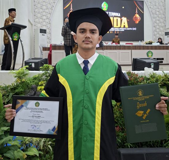 Daffaul Aisar Mahasiswa Teknologi Informasi FST Raih IPK Tertinggi pada Wisuda Gelombang II 2025