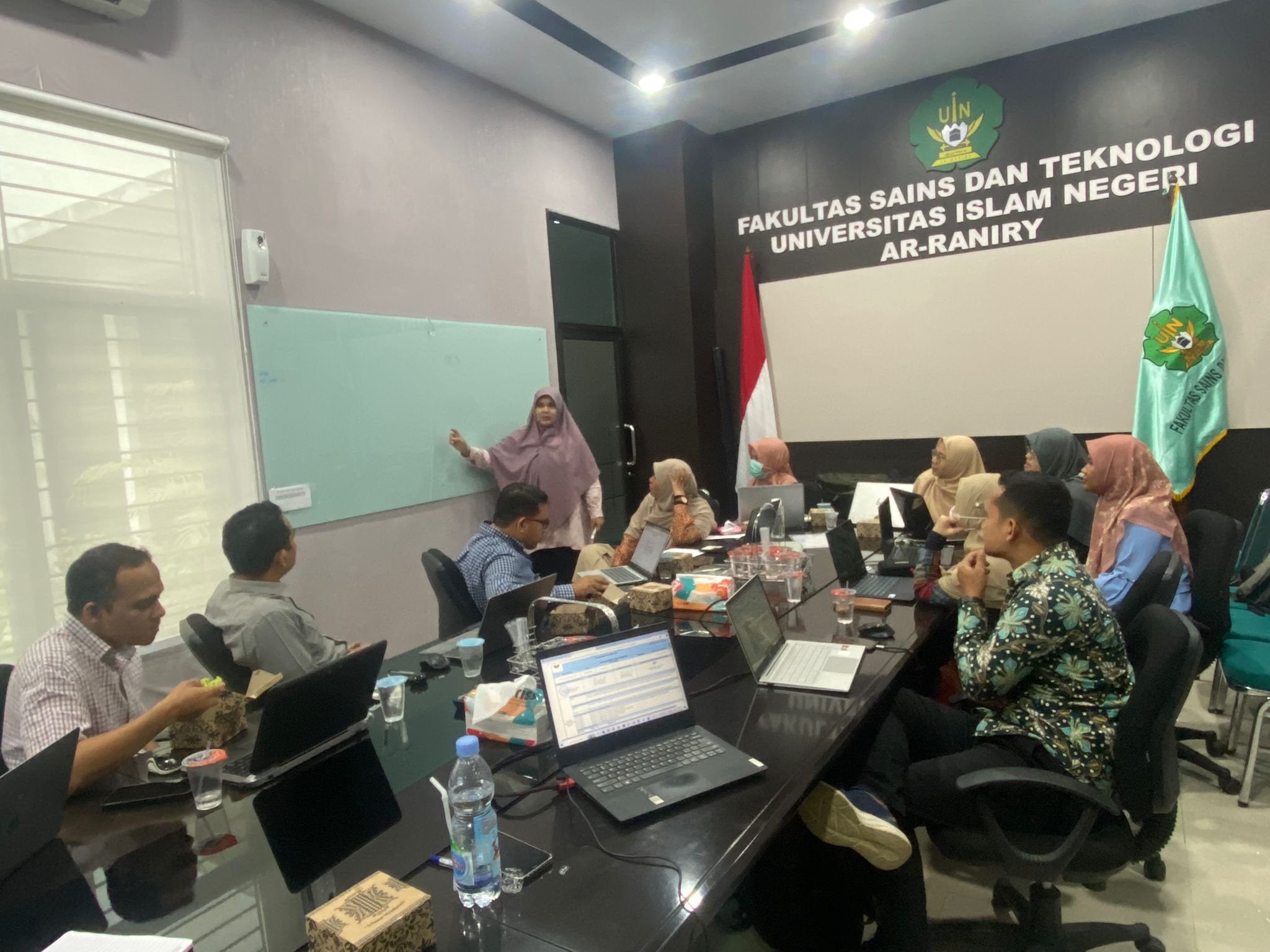 Prodi Kimia FST UIN Ar-Raniry Laksanakan Review Kurikulum Berbasis OBE Bersama Ahli Kurikulum dari USK