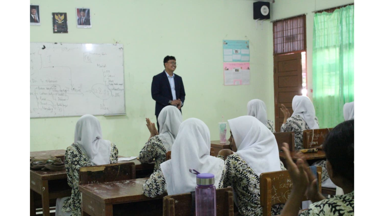 Wadek III FST, berkunjung ke SMAN 2 Banda Aceh pada Program ”Ureung Chiek Saweu Sikula”